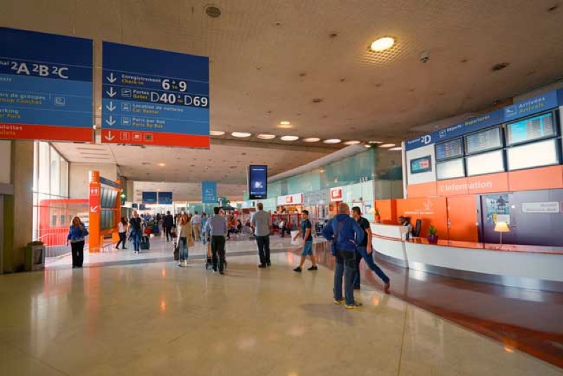 L'aéroport de Paris-Charles de Gaulle est composé de trois terminaux.