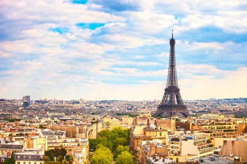 Paris est la plus grande ville et la capitale de la France.